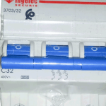 Disjoncteur De Protection Ac 32A 3Pole – Image 2